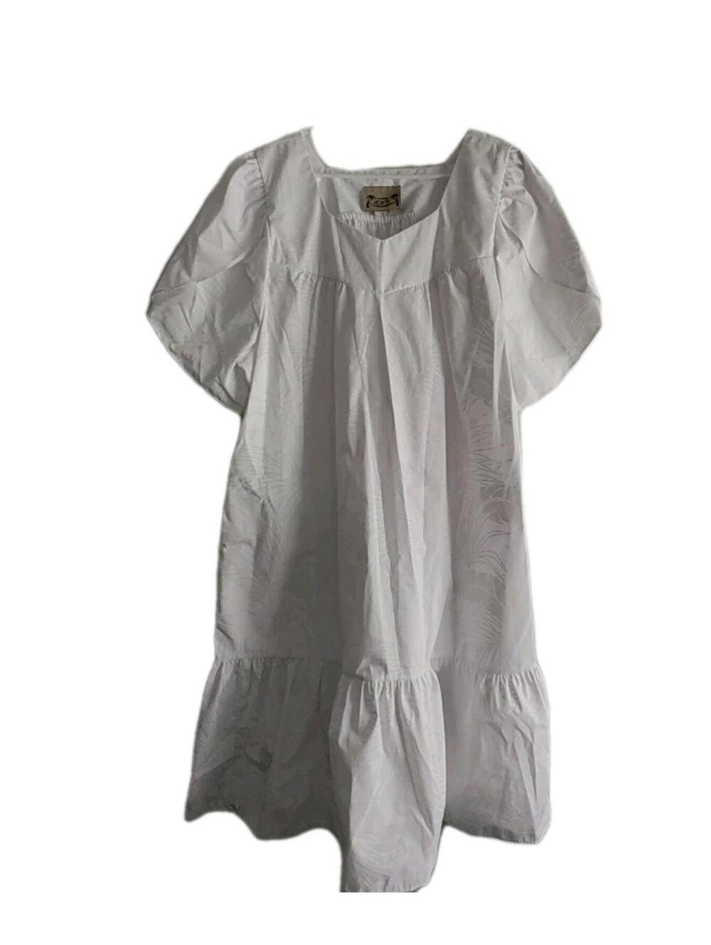E & K Fashion Hawaiian Sun Dress MuuMuu  White Size XL Polyester & cotton